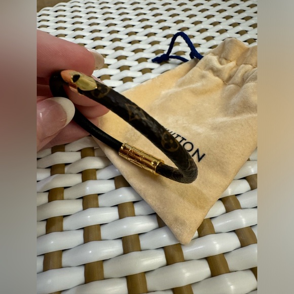 Louis Vuitton Daily Confidential Bracelet - Picture 4 of 10